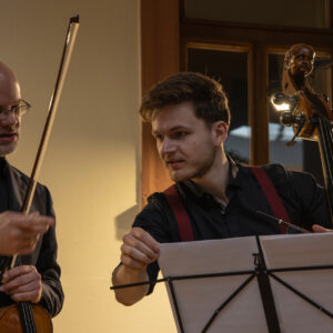 Sebastian Schmidt (Violine) und Dominik Wagner (Kontrabass) (©wd)