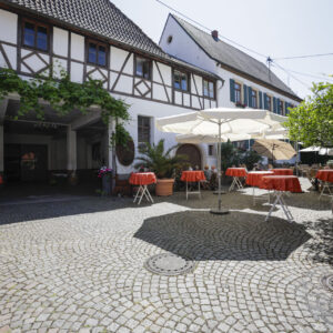 Hof des Weingut Naegele vor dem Konzert